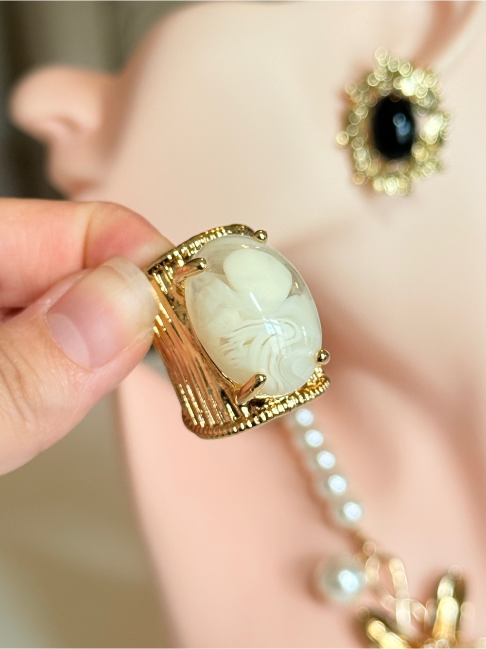 Gold-Tone Carved Cream Cameo Statement Ring - Picture 11 of 11